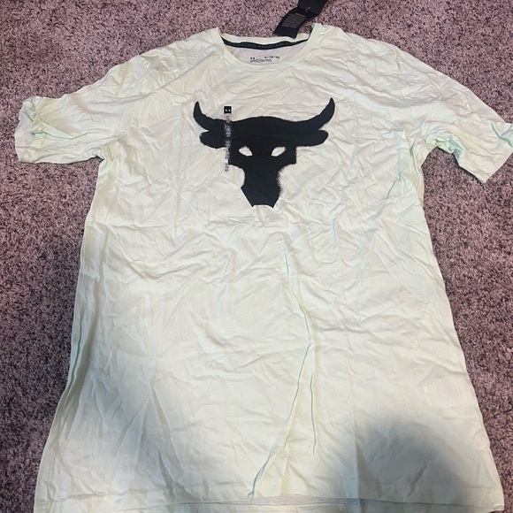 Under Armour Black and Green Short Sleeve Tee with Bold Graphic - Picture 1 of 5